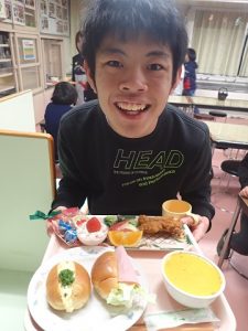 クリスマス食に笑顔