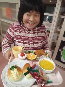 クリスマス食に笑顔