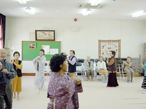 青島荘の舞踊クラブ