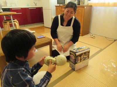 個別風景　１対１で対応することにより子どもの心の安定を図ります